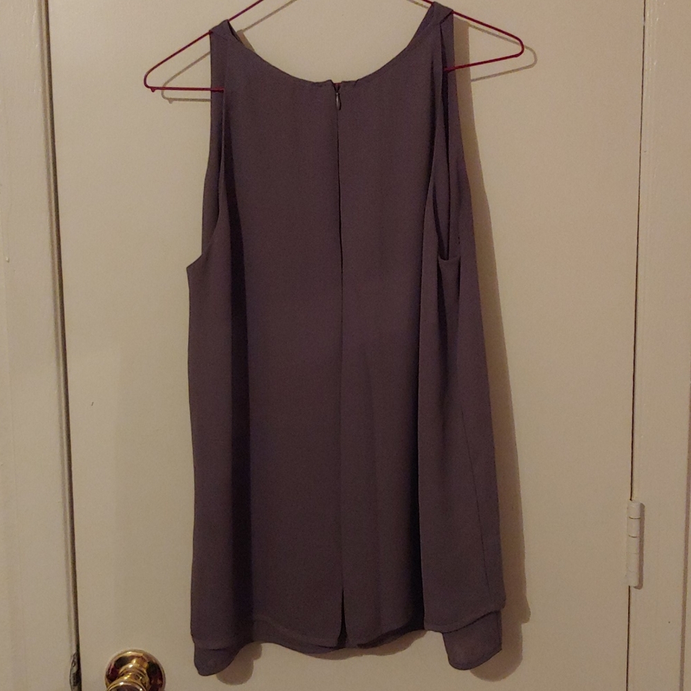 Gray tank - Picture 2 of 3